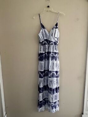 Women’s medium M One Clothing tie dye blue and White Maxi Dress stapes
